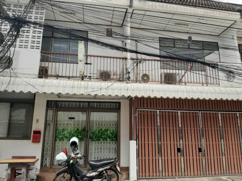 Urgent sale: 2 townhouses next to each other (interior designed to be connected, no dividing walls), total area 38.30 sq m, 5 bedrooms, 2 bathrooms