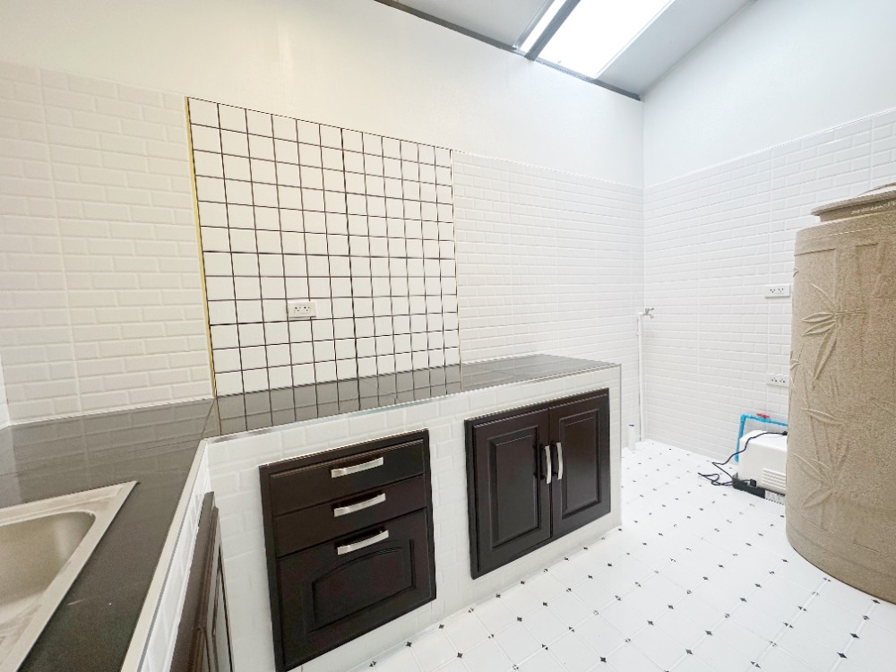 Townhouse for sale, Chomfa Warangkun Village, Khlong 2 – รูปที่ 2