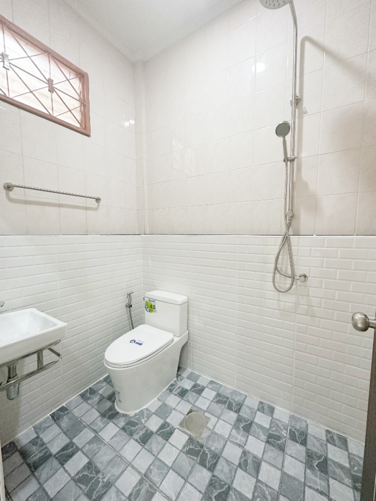 Townhouse for sale, Chomfa Warangkun Village, Khlong 2 – รูปที่ 4