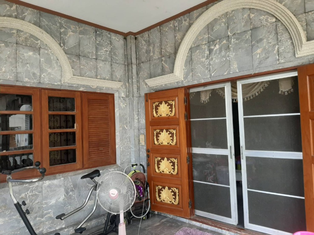 ** For rent ** Single house, ready to move in, 2 houses, near Wat Sawang Arom, good location