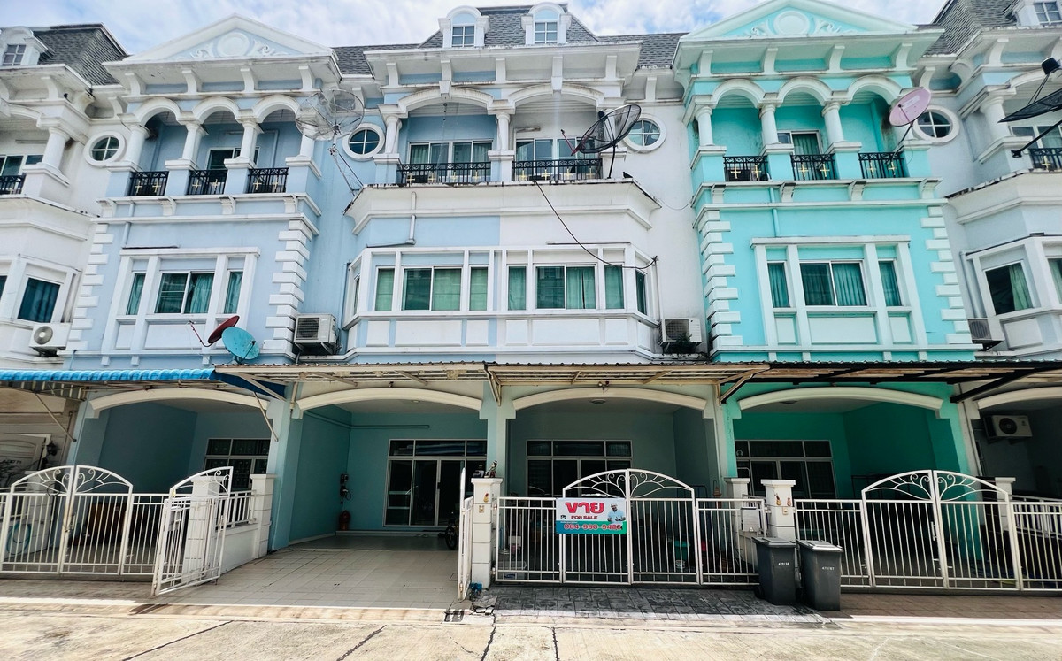 ขายทาวน์โฮม 3 ชั้น ในโครงการ ยูโรเปี้ยนทาวน์  ซอยลาดกระบัง 24/1ราคาถูกมากติดถนนลาดกระบัง