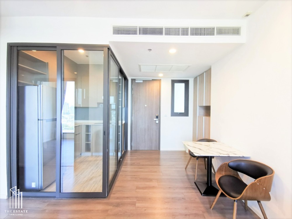 Condo for SALE *** Whizdom Essence *** ชั้นสูง 20+ พร้อมอยู่ วิวเมือง คุ้มค่าสุด ๆ !!! @9.5 MB
