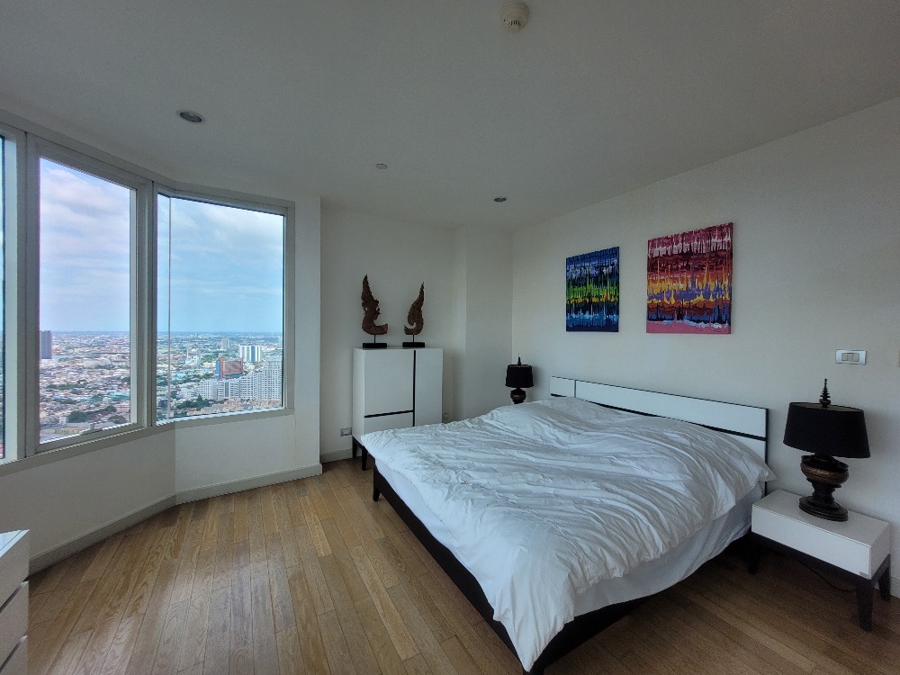 283sqm High Floor Riverside 4 bedrooms for sale at Watermark