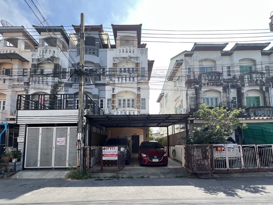 Townhouse for sale, Nuan Phaka Nuanchan 31, area 32 sq m., 4 floors, behind the corner, 5 bedrooms, 3 bathrooms, kitchen extension, ready to move in, located in Nuanchan - Kaset Nawamin, near The Walk Kaset - Nawamin, Central Eastville Flea market along t