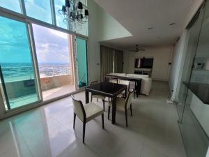 225sqm Riverside Triplex Penthouse 3 bedrooms for sale