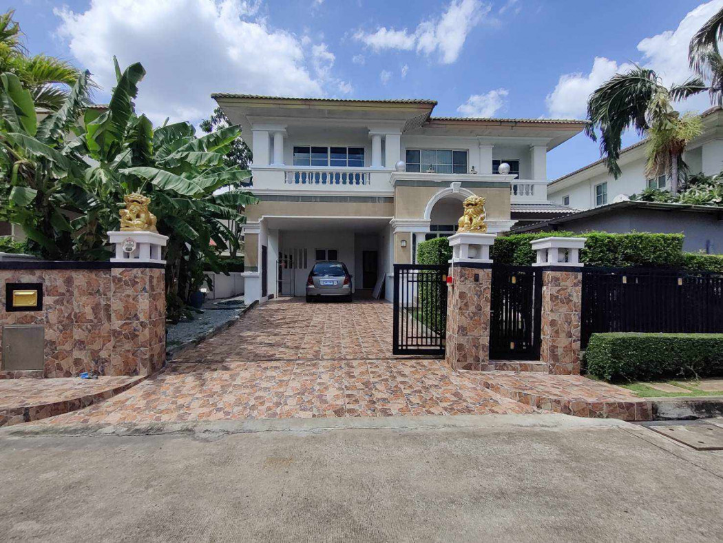 For rent, Ban Nanthawan, Suan Luang Rama 9 (fully furnished, ready to move in), area 94.5 sq m, 6 bedrooms, 4 bathrooms, 6 car parks in the house.