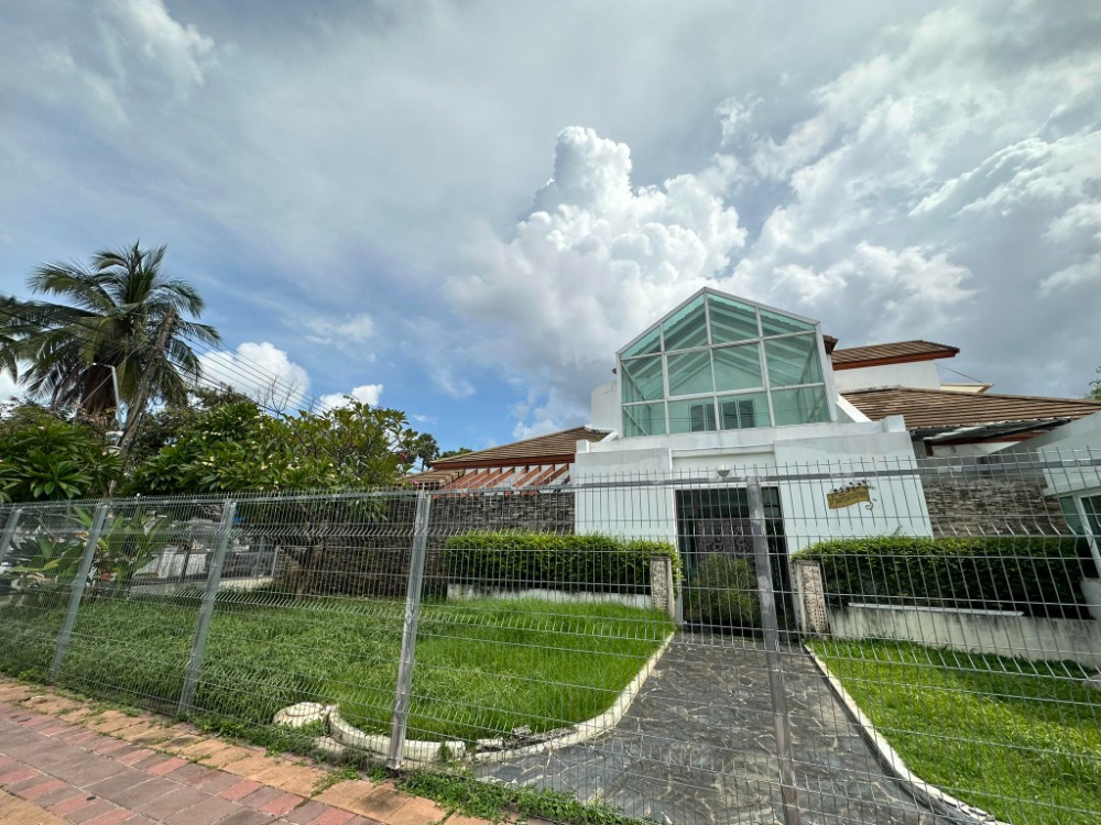 [ลดราคา 2 ล้านบาท!] บ้านสวย ทำเลทอง จังหวัดอุบลราชธานี บนนถนนสุริยาตร์ ใกล้ รพ.สรรพสิทธิ วัดแจ้ง ปั้มน้ำมัน วัดป่าใหญ่ ราคาพิเศษ  ราคาคุยกันได้ รับนายหน้า – รูปที่ 2