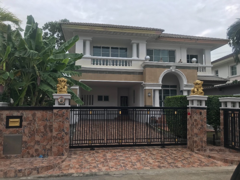 House for rent in Nantawan Village Project, Suan Luang Rama IX, size 5 bedrooms, 4 bathrooms, fully furnished. House for rent in Nantawan Village Project, Suan Luang Rama IX, size 5 bedrooms, 4 bathrooms, fully furnished.