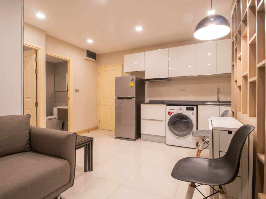 Cheapest sale, The ACE Ekkamai Condo, area 32 sq m., near BTS Ekkamai, fully furnished, very beautiful decoration