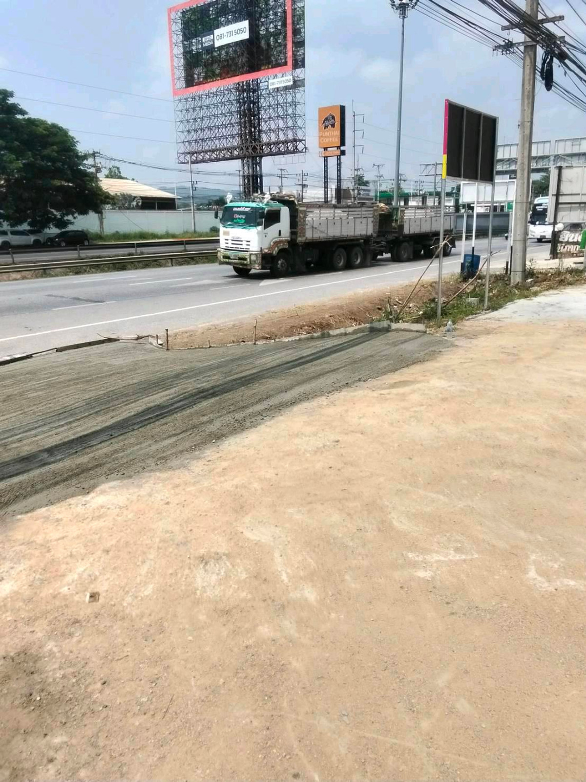ที่ดิน 300 ตรว. ติดถนนใหญ่ทางเข้า อ.ปากช่อง โคราช ,ทางเข้าเขาใหญ่