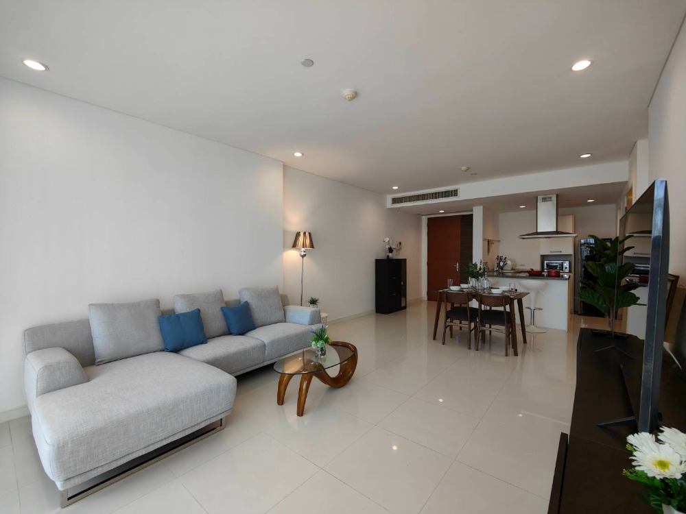 [pet friendly] Fullerton Sukhumvit newly renovated unit near BTS Ekkamai