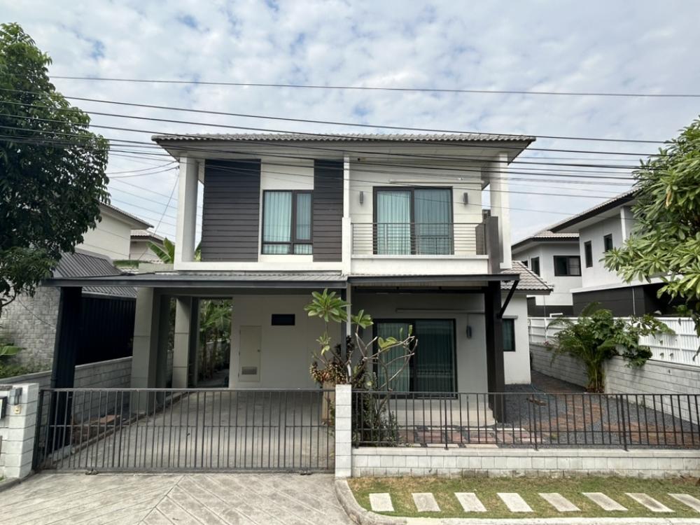 Single-house CENTRO Bangna Km.7, Soi Rachawinit Bangkaew, with front and back roof extensions, fully furnished, and surrounded by a garden.