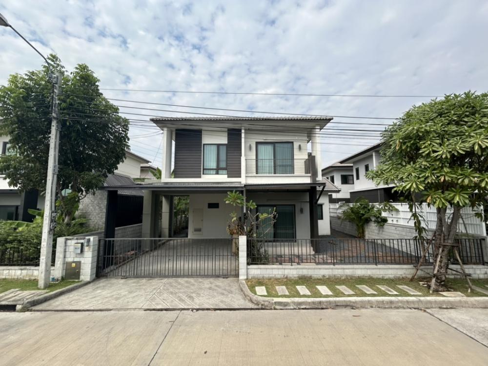 บ้านเดี่ยว CENTRO บางนา กม.7 ซอยราชวินิตบางแก้ว ต่อเติมหลังคาหน้า-หลัง, เฟอร์นิเจอร์ครบชุด, สวนรอบบ้าน – รูปที่ 2