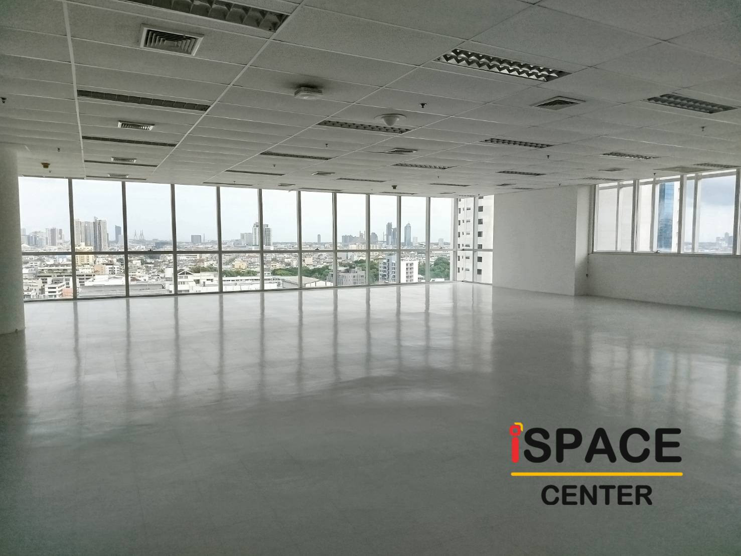 Rental for the office next to the BTS Louis 200 sqm. Very convenient to travel. Beautiful room, good view. Rental for the office next to the BTS Louis 200 sqm. Very convenient to travel. Beautiful room, good view.