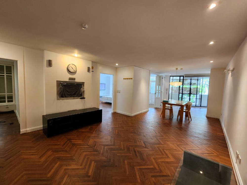 New Renovated - SELL 13.4 MB -Pet Friendly 🦮🐈 @Sukhumvit 39 (2 bed 110 Sqm) New Renovated - SELL 13.4 MB -Pet Friendly 🦮🐈 @Sukhumvit 39 (2 bed 110 Sqm)