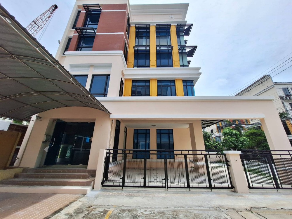 **ขายตึกเดี่ยว / Home Office 4 ชั้น** โครงการบ้านกลางกรุง ออฟฟิศ พาร์ค บางนา-ตราด กม.2 (ขาเข้า) **ขายตึกเดี่ยว / Home Office 4 ชั้น** โครงการบ้านกลางกรุง ออฟฟิศ พาร์ค บางนา-ตราด กม.2 (ขาเข้า)