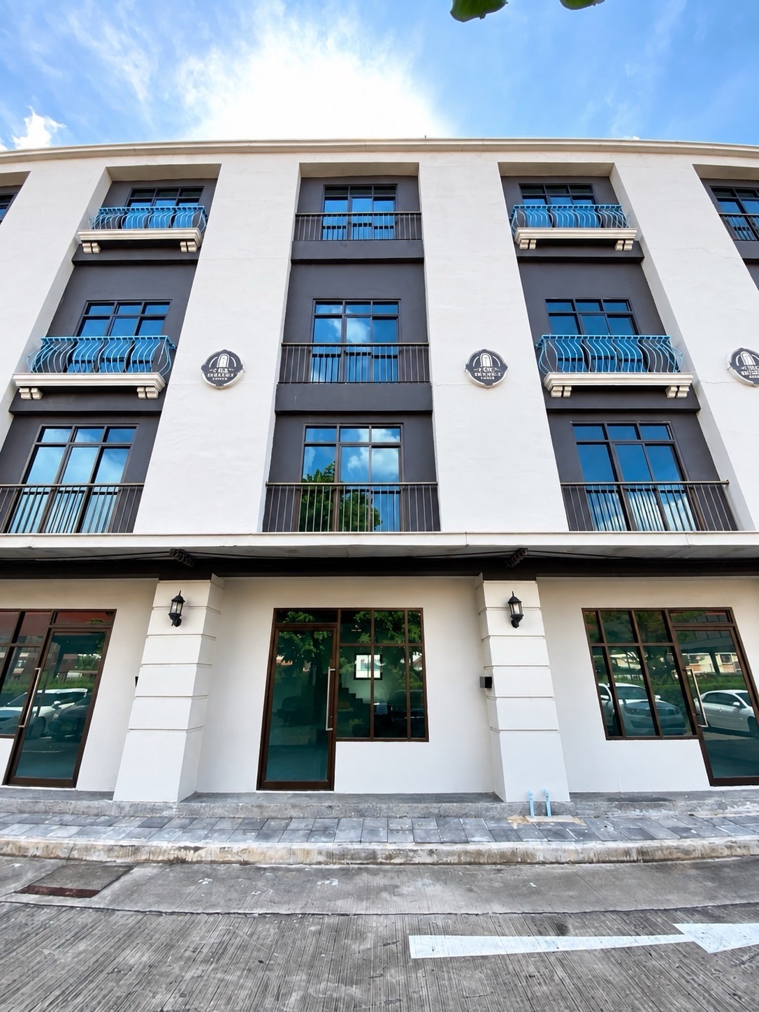 ให้เช่า ทาวน์โฮม ออฟฟิศราม 53 Chic Distric . ให้เช่า ทาวน์โฮม ออฟฟิศราม 53 Chic Distric .
