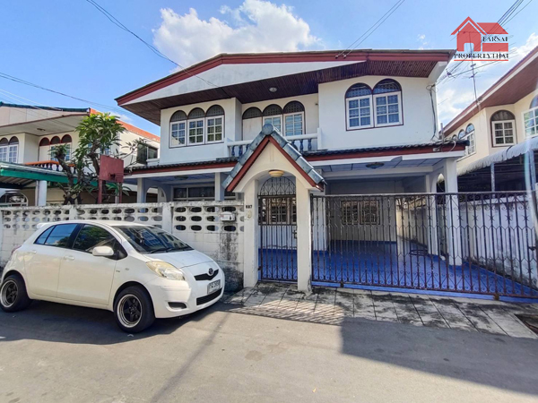 house for rent 2 floors, area 70 square wah, usable area 230 square meters, 5 bedrooms, 3 bathrooms, air conditioner, partly furnished, Phaholyothin Road, near Major Department Store, rental price 25,000 baht / month