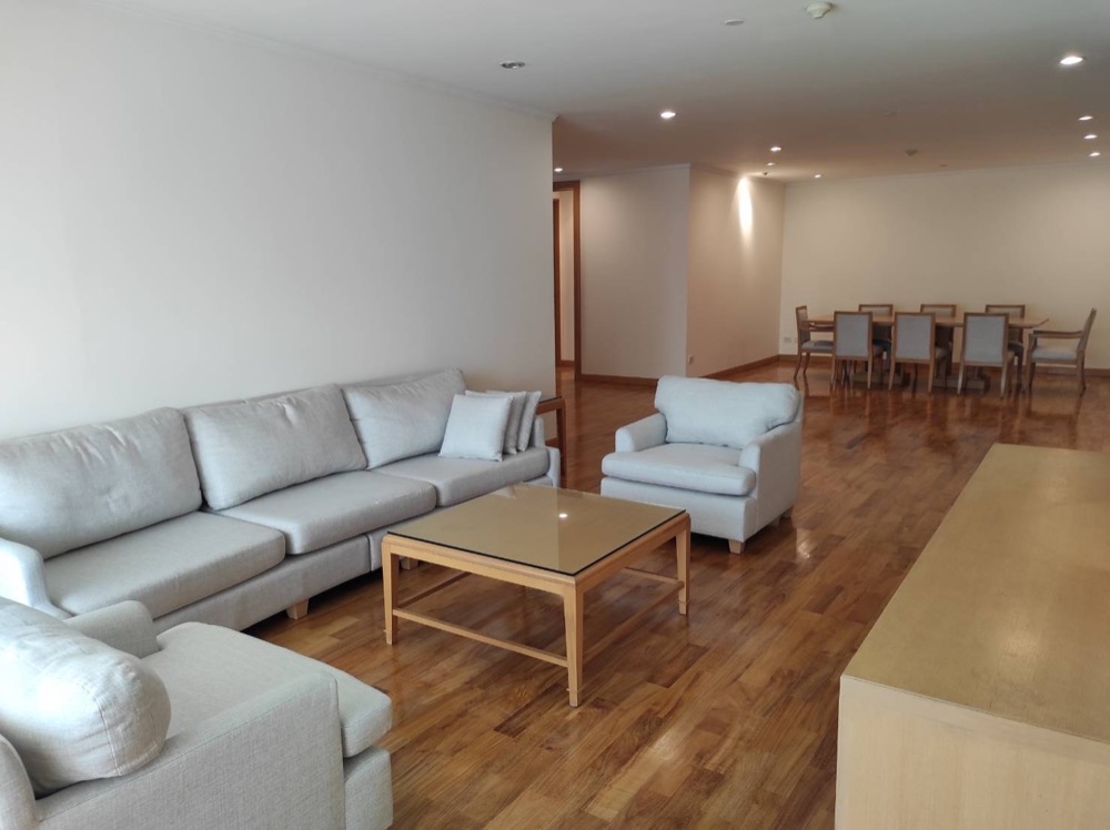 For rent Condo 3 bedrooms, petfriendly in town near BTS Phromphong