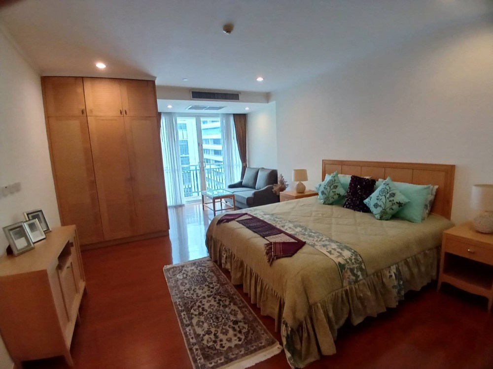 For rent 3 bedrooms, petfriendly in town near BTS Phromphong