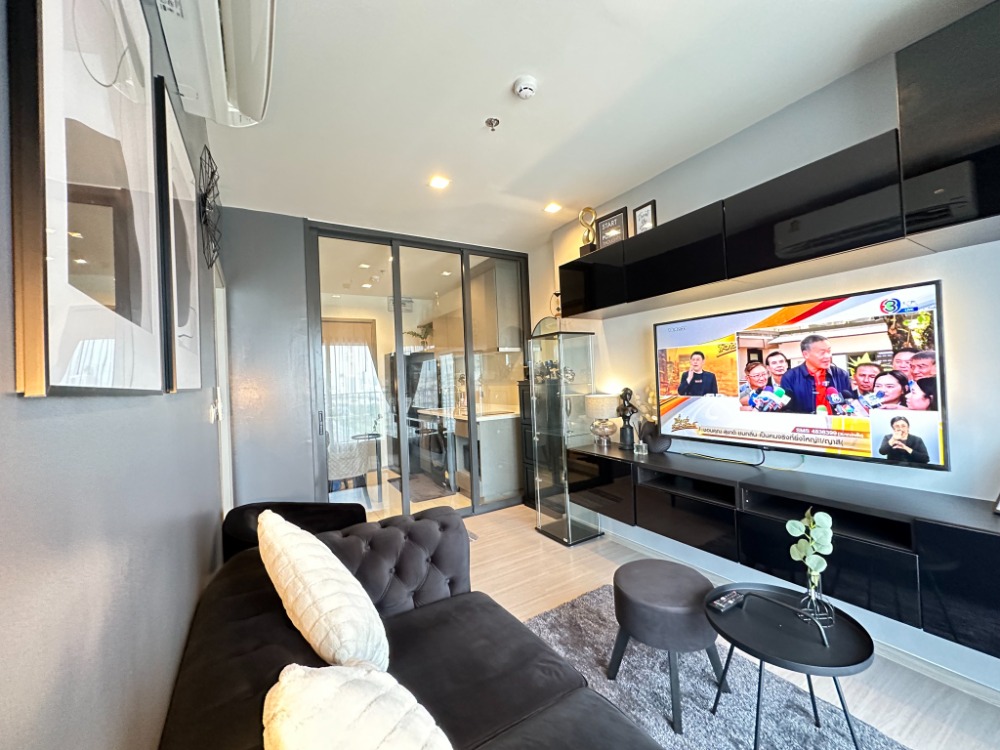 New room for rent, Life Asoke Hype, 1 bedroom, very beautiful view, complete with furniture and electrical appliances. New room for rent, Life Asoke Hype, 1 bedroom, very beautiful view, complete with furniture and electrical appliances.
