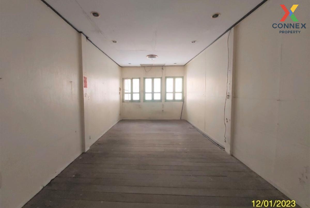 For Sale Commercial building, 3 storey, Soi Arporn Bobae 2 , Rong Mueang , Pathum Wan , Bangkok , CX-84088