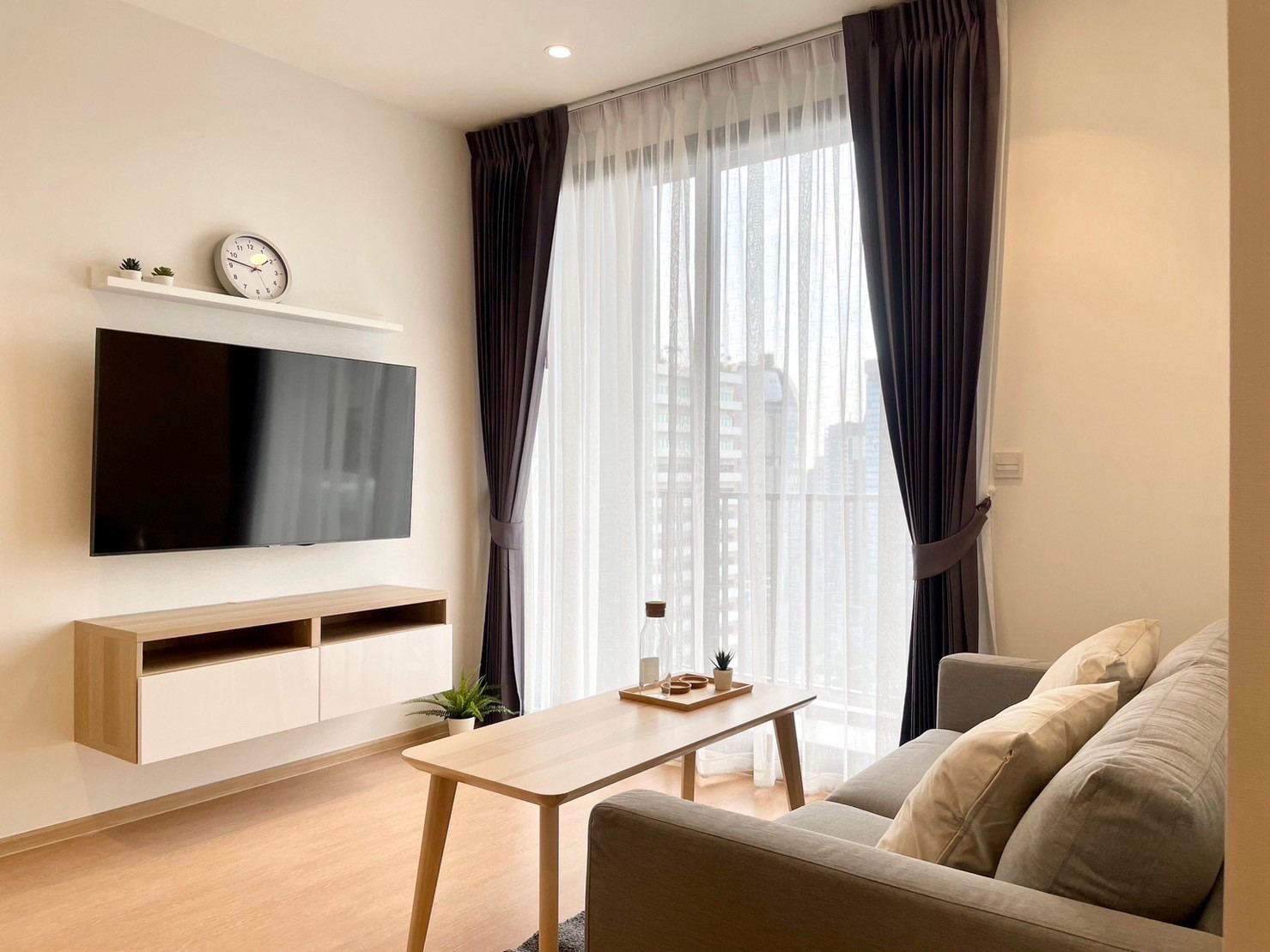 ขายพร้อมผู้เช่าถึงมิถุนายน 2029
ขายคอนโด Pet-Friendly Maru Ekamai 1 ห้องนอน 35 ตร.ม ใกล้ BTS เอกมัย ขายพร้อมผู้เช่าถึงมิถุนายน 2029
ขายคอนโด Pet-Friendly Maru Ekamai 1 ห้องนอน 35 ตร.ม ใกล้ BTS เอกมัย