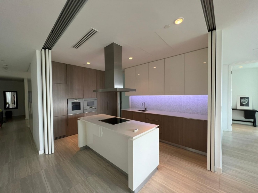 ♦ Prime Location ♦ วิวสวนลุม ชั้น 20+ | 3 ห้องนอน 198.00 ตร.ม. | ใกล้ สวนลุมพินี 1 นาที, เวลา สินธร วิลเลจ 3 นาที, MRT สถานีสีลม 3 นาที – รูปที่ 4