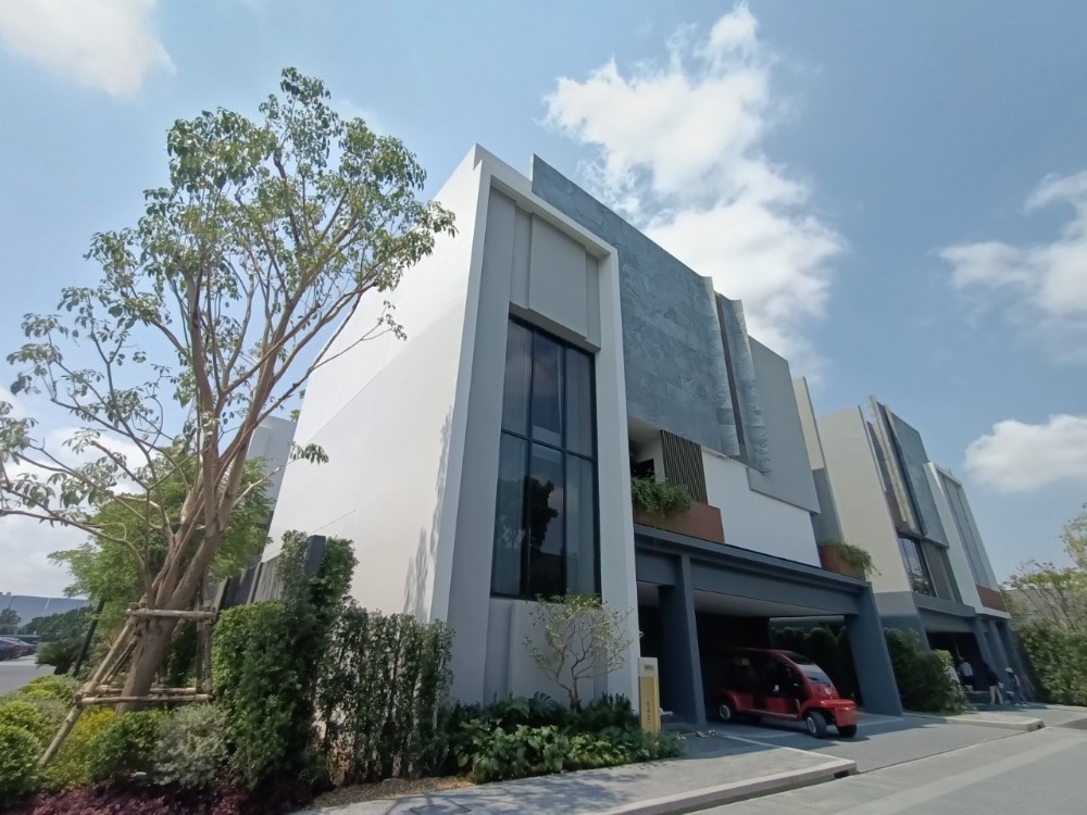 ● Modern luxury ● บ้านเดี่ยว 3 ชั้น 118.30 ตร.ว. | 4 ห้องนอน EV Charger | ใกล้ Mandarin International School 4 นาที, โรงเรียนรามคำแหง แอดเวนท์ อินเตอร์ 8 นาที, Homepro รามคำแหง 11 นาที – รูปที่ 2