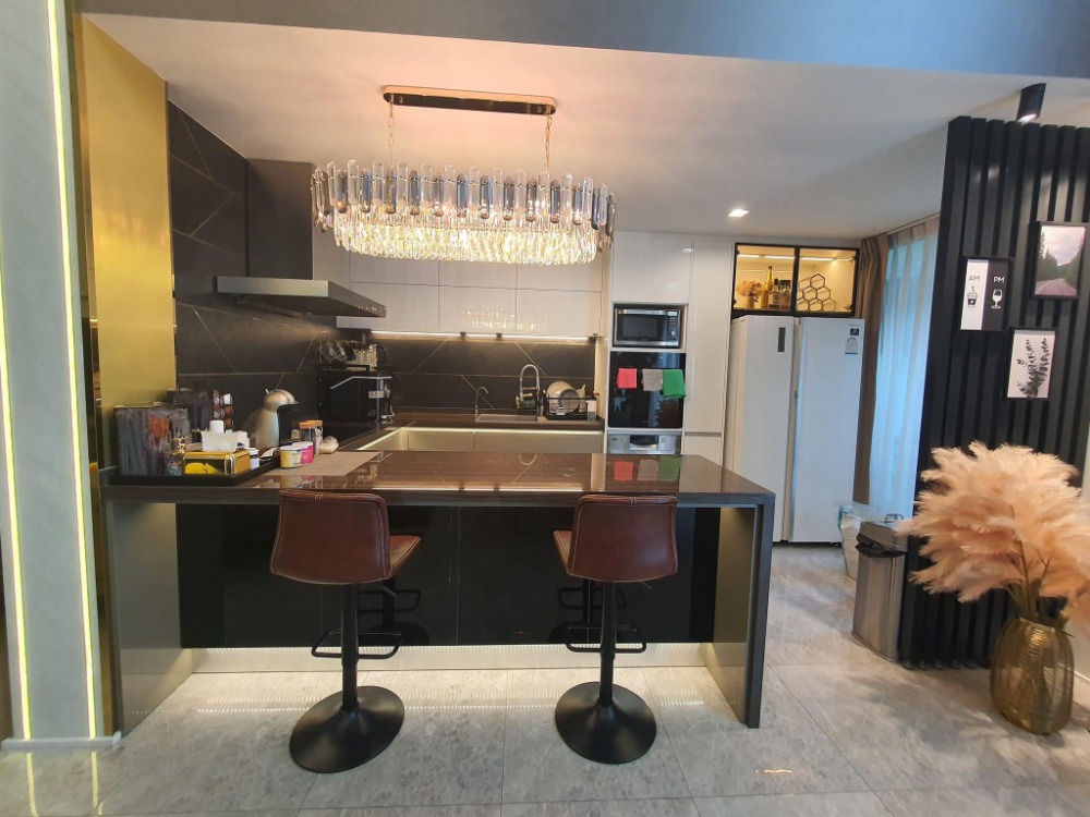 ♦ Modern Luxury ♦ ทาวน์โฮม 3.5 ชั้น | 49.50 ตร.ว. 385.00 ตร.ม. | ใกล้ สนามไดรฟ์กอล์ฟ เกียรติธาดา 4 นาที, Central Eastville 8 นาที – รูปที่ 2