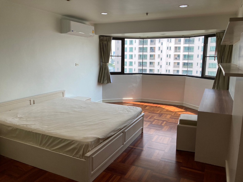 ● Prime Location ● 10+ Floor, 132.00 sqm | 2 Bedrooms, City View | Condo near BTS Phrom Phong 3 mins, EmQuartier 3 mins ● Prime Location ● 10+ Floor, 132.00 sqm | 2 Bedrooms, City View | Condo near BTS Phrom Phong 3 mins, EmQuartier 3 mins