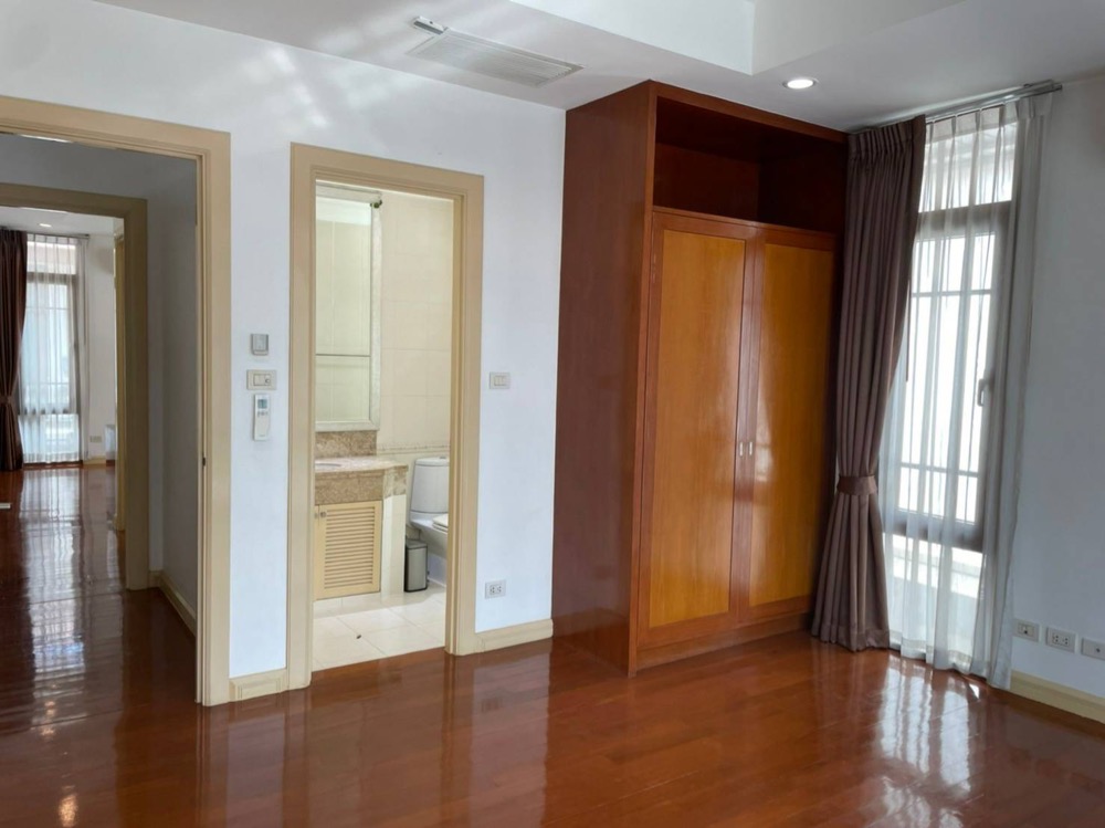 ● Luxury house ● 2-story detached house, 100.00 sq.w. | 4 bedrooms swimming pool | Near BTS Phra Khanong Station 2 mins, Sukhumvit Hospital 4 mins, Gateway Ekamai 4 mins ● Luxury house ● 2-story detached house, 100.00 sq.w. | 4 bedrooms swimming pool | Near BTS Phra Khanong Station 2 mins, Sukhumvit Hospital 4 mins, Gateway Ekamai 4 mins
