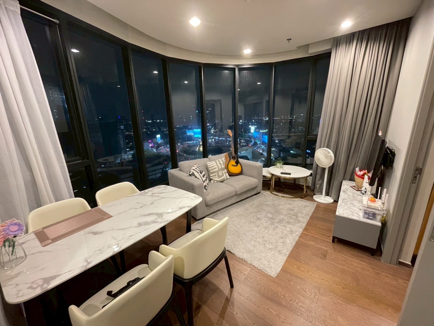 For sale, 2 bedrooms, 2 bathrooms, ideo q victory (high floor, good location), very new room For sale, 2 bedrooms, 2 bathrooms, ideo q victory (high floor, good location), very new room