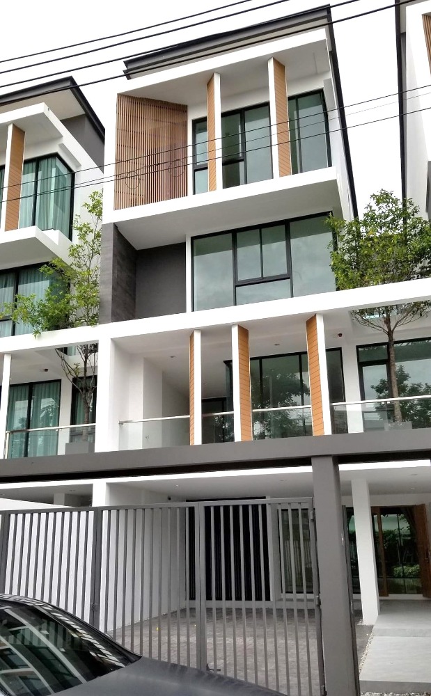 ♦ Modern Luxury ♦ ทาวน์โฮม 3.5 ชั้น | 49.50 ตร.ว. 385.00 ตร.ม. | ใกล้ สนามไดรฟ์กอล์ฟ เกียรติธาดา 4 นาที, Central Eastville 8 นาที