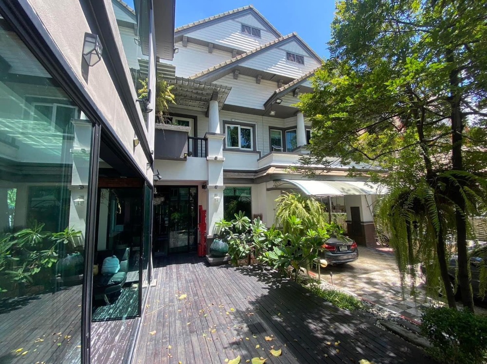 ♦ Super Luxury ♦ 2-story single house | 136.90 sq.w. 500.00 sq.m. | near The Nine Center Rama 9 10 mins, BTS Bang Chak Station 13 mins