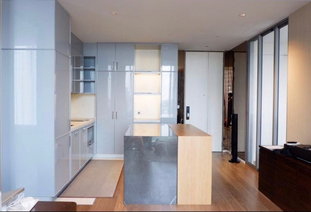 ● Prime Location ● 05++ floor 61.00 sq.m. | 1 Bed Fully furnished | Near BTS Phrom Phong 2 mins, Emporium 2 mins.