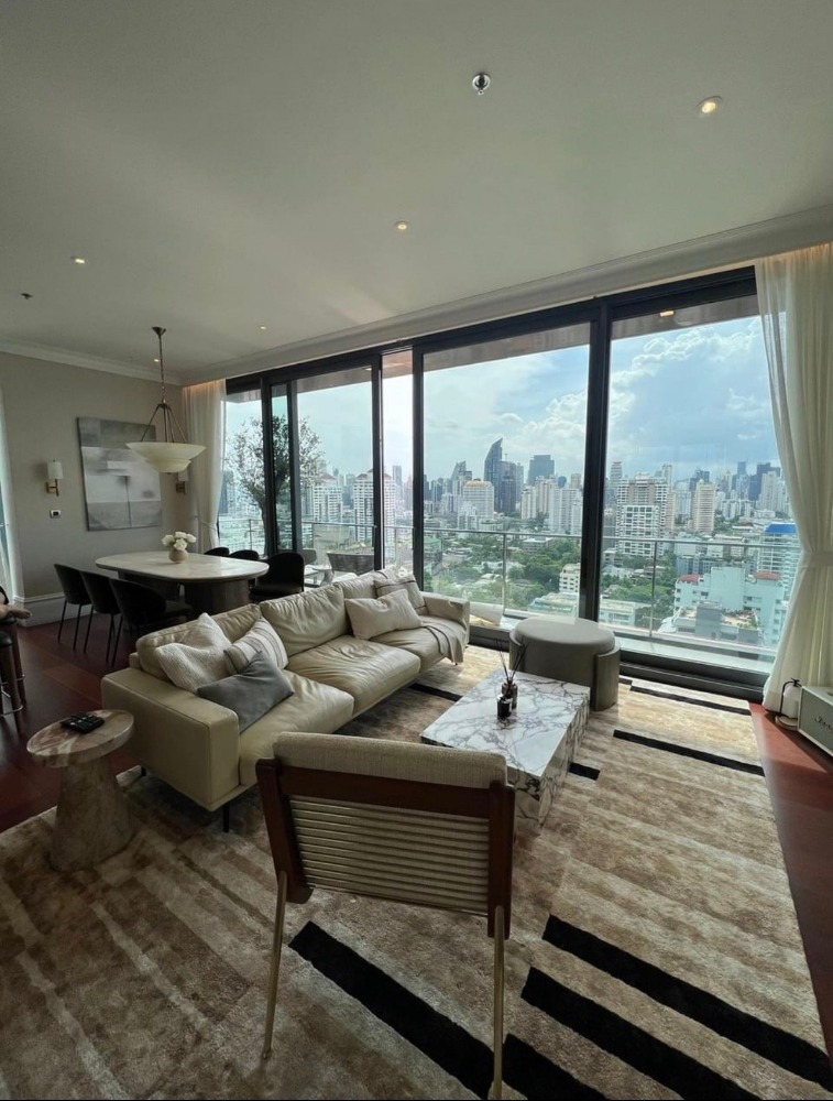 ● Nice decoration ● 20+ Floor, 149.5 sq.m. | 3 Beds, Fully furnished | Condo near J Avenue 1 min., Samitivej Sukhumvit Hospital 3 mins., BTS Thonglor 4 mins.