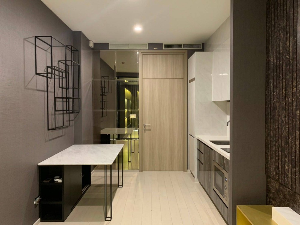 ♦ Good Deal ♦ Tower B, 10+ Floor, Type A11 | 49.03 sq.m. 1 Bed | Condo skywalk connect to BTS ploenchit and Central Embassy.