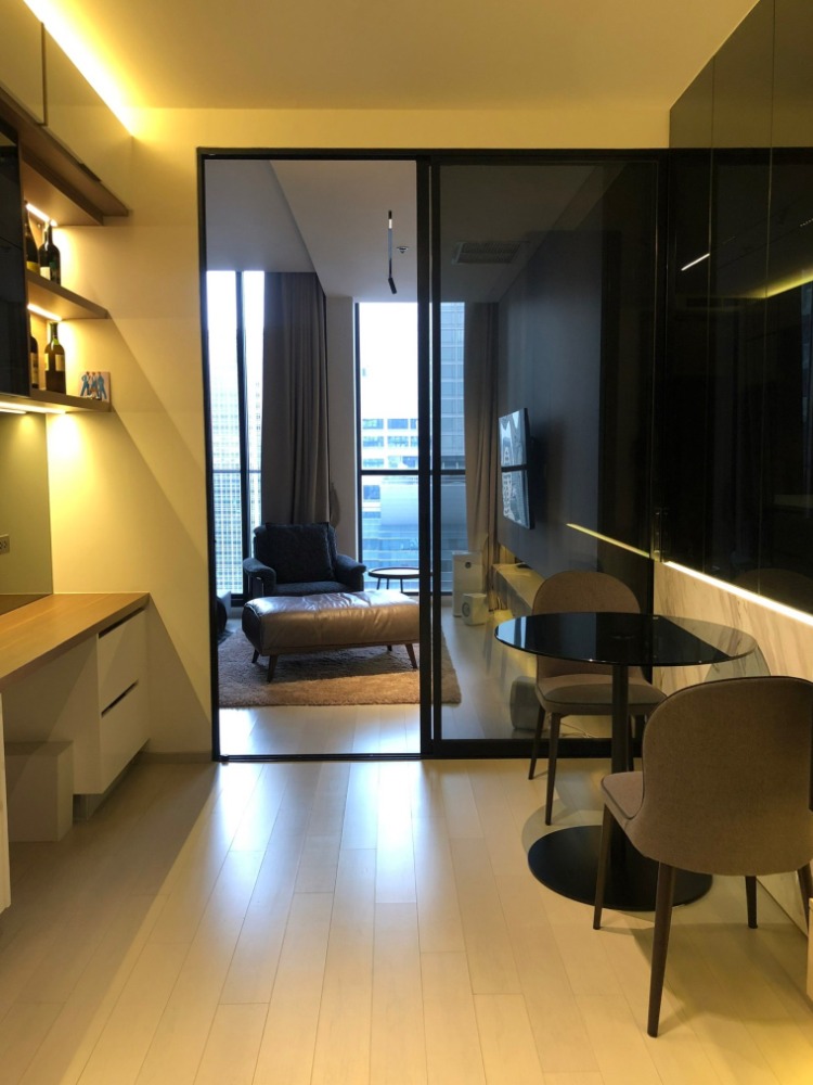 ● Rare Unit ● ตึก B ชั้น 25+ Type A11 | 47.48 ตร.ม. 1 ห้องนอน | คอนโดมี Skywalk เชื่อมเข้า BTS เพลินจิตและเซ็นทรัล เอ็มแบสซี่ ● Rare Unit ● ตึก B ชั้น 25+ Type A11 | 47.48 ตร.ม. 1 ห้องนอน | คอนโดมี Skywalk เชื่อมเข้า BTS เพลินจิตและเซ็นทรัล เอ็มแบสซี่