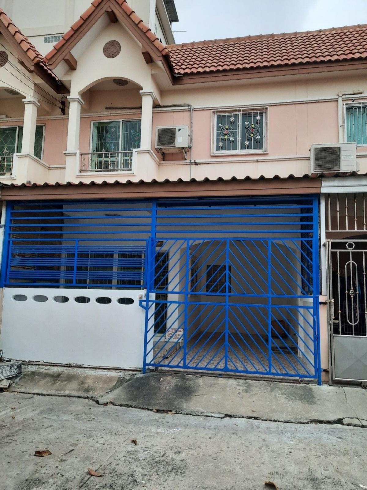 Rent 9,000.- / Sale 2,800,000.- 2-storey townhouse, Soi Petchkasem 114