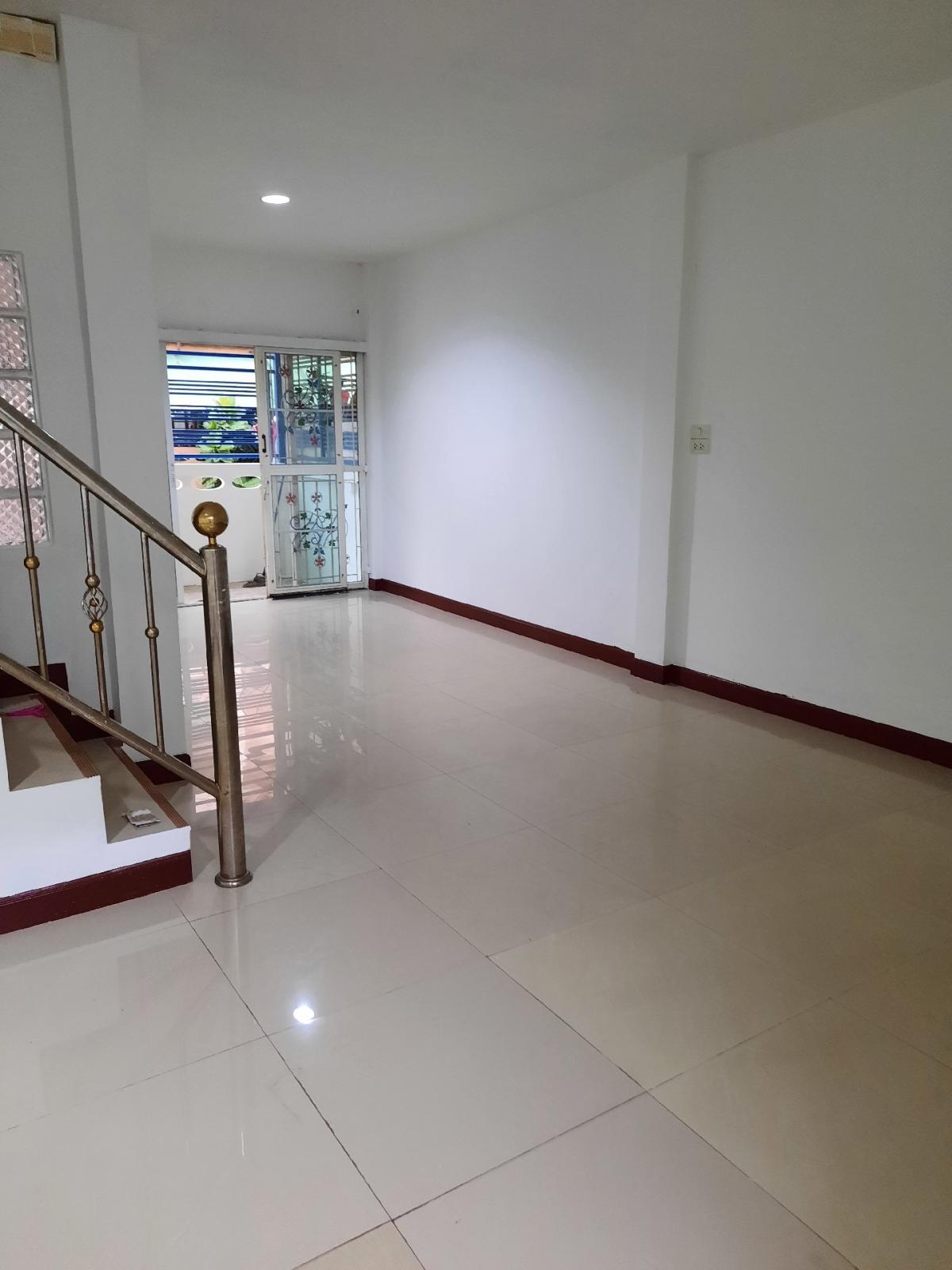 Rent 9,000.- / Sale 2,800,000.- 2-storey townhouse, Soi Petchkasem 114 – รูปที่ 4