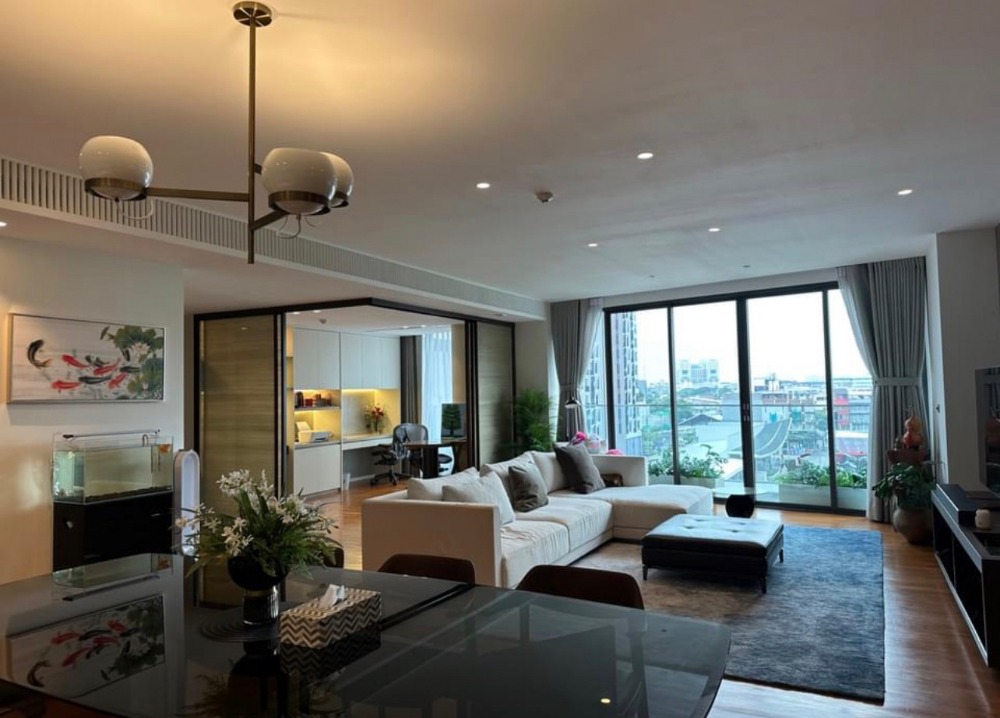 ♦ Timeless Luxury ♦ 05+ floor 180.80 sq.m. | 2 beds 2 baths | near J Avenue Thonglor 2 mins, Villa Market 3 mins, theCOMMONS 3 mins
