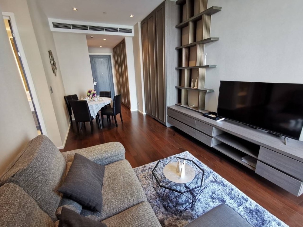 ● Nice view ● ชั้น 10+ 76.00 ตร.ม. | 2 ห้องนอน 2 ห้องน้ำ | ใกล้ BTS สถานีพร้อมพงษ์ 220 ม., EmQuartier 400 ม., อุทยานเบญจสิริ 450 ม.