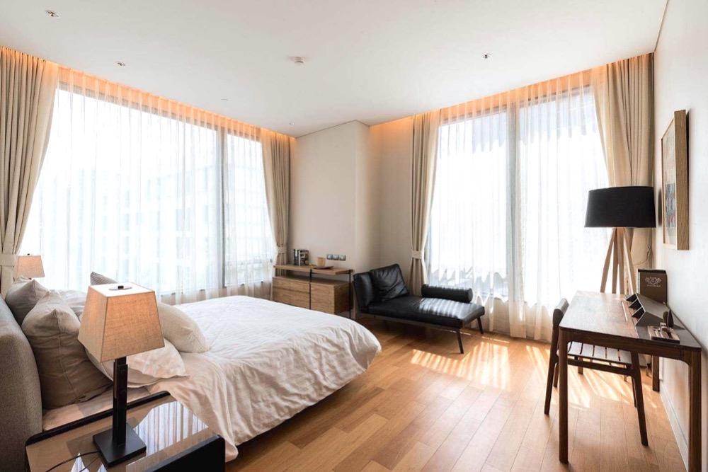 ♦ Cozy room ♦ 0+ floor 75.18 sq.m. 1 bedroom | Condo in the heart of the city, near BTS Ratchadamri 3 mins., Central Embassy 4 mins., BTS Ploenchit 5 mins. ♦ Cozy room ♦ 0+ floor 75.18 sq.m. 1 bedroom | Condo in the heart of the city, near BTS Ratchadamri 3 mins., Central Embassy 4 mins., BTS Ploenchit 5 mins.