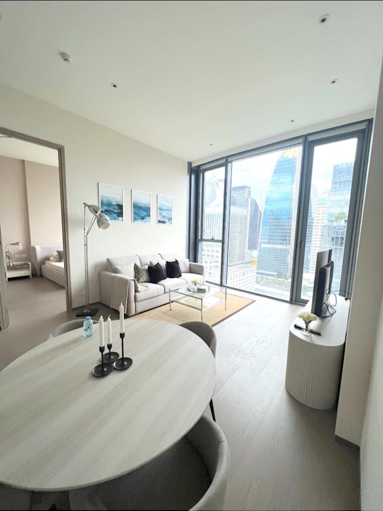 ♢ Prime Location ♢ 10+ floor 84.00 sq.m. 1 beds | near Mercury Tower 110 m., Mater Dei School 110 m., Central chidlom 220 m., BTS chilom station 250 m. ♢ Prime Location ♢ 10+ floor 84.00 sq.m. 1 beds | near Mercury Tower 110 m., Mater Dei School 110 m., Central chidlom 220 m., BTS chilom station 250 m.