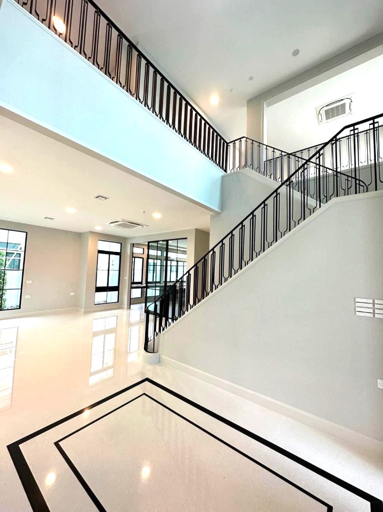 ❖ Unfurnished ❖ บ้านเดี่ยว 2 ชั้น 156.00 ตร.ว. | 5 ห้องนอน 4 ที่จอดรถ | ใกล้ Little Walk กรุงเทพกรีฑา 8 นาที, มาร์เก็ตเพลส กรุงเทพกรีฑา 10 นาที, รร.นานาชาติ Brighton 13 นาที