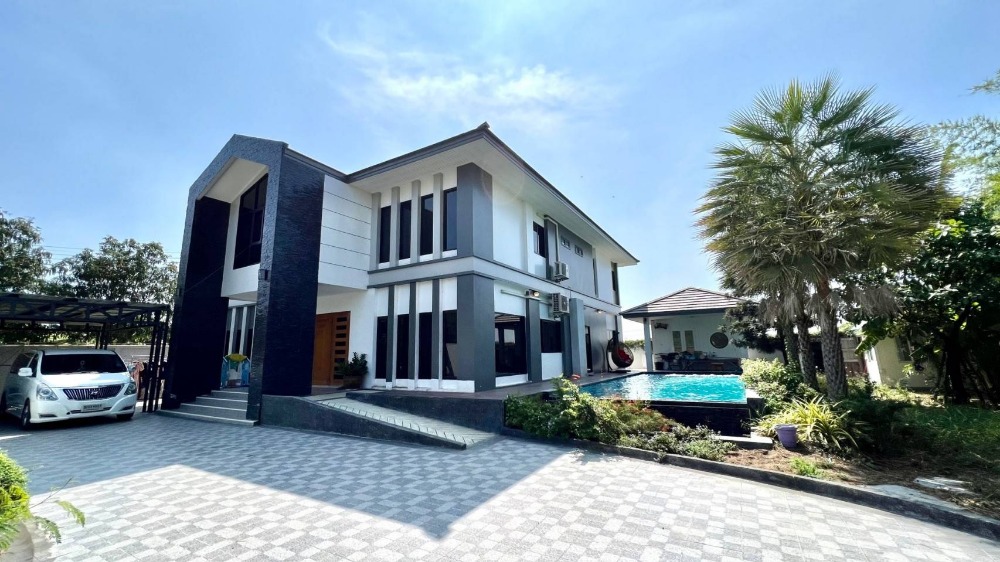 บ้านเดี่ยวสไตล์โมเดิร์น 2 ชั้น ไทรน้อย : บ้านเดี่ยว 2 ชั้น ไทรน้อย ทำเลดี เชื่อมต่อได้หลายเส้นทาง
