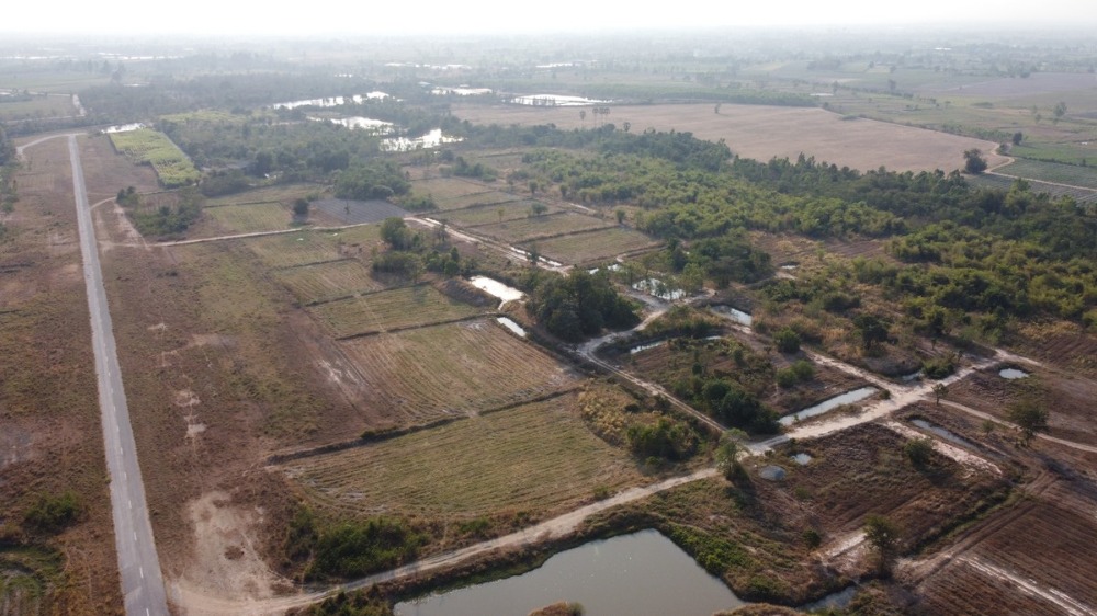 Land for sale, 523 rai, U Thong-Kanchanaburi Road, Lao Khwan, Kanchanaburi, next to the asphalt road (No. 3472), very cheap.