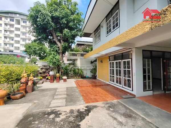 ให้เช่าบ้านเดี่ยว 2ชั้นเนื้อที่ 60ตร.ว พื้นที่ใช้สอย 180ตร.ม 3ห้องนอน 2ห้องน้ำ เฟอร์บางส่วน ถนน รัชดา เขตห้วยขวาง ราคาเช่า 30,000 บ/ด  ( 泰国房地产公司可以说中文请打电话。081-732-9189  Line : fs258  微信密码 F0817329189 ) – รูปที่ 3
