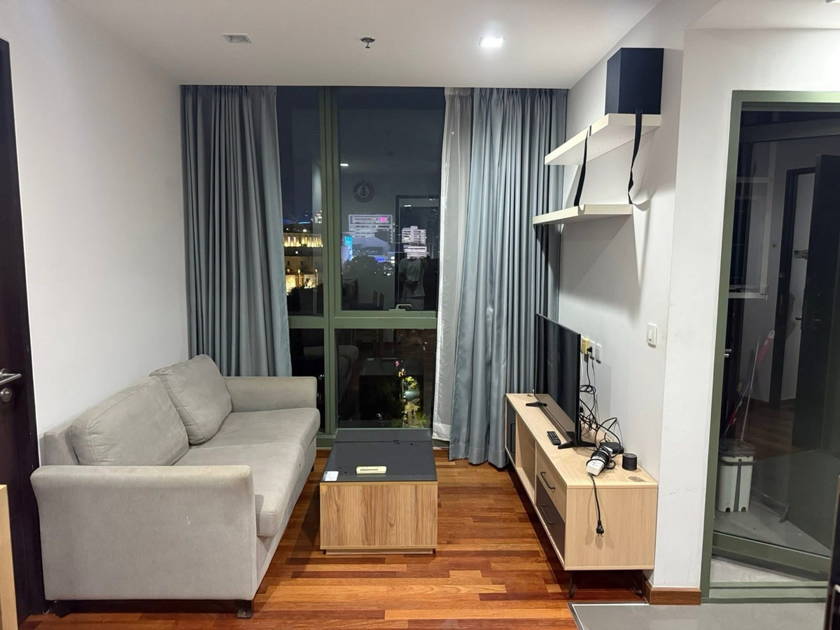 Wish Signature: 35 sqm. 1bed 1bath 1 living, 10th floor with private lift. ห้อง 35ตรม. ทิศใต้ 1ห้องนอน1 ห้องน้ำ 1 ห้องนั่งเล่น ชั้น 10, มีลิฟท์ส่วนตัว เดินไปพารากอน400เมตร BTSพญาไท ลิฟต์ส่วนตัว private lift